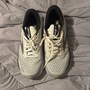 Brooks Adrenaline GTS 24 White and Gray Women's Running Shoes